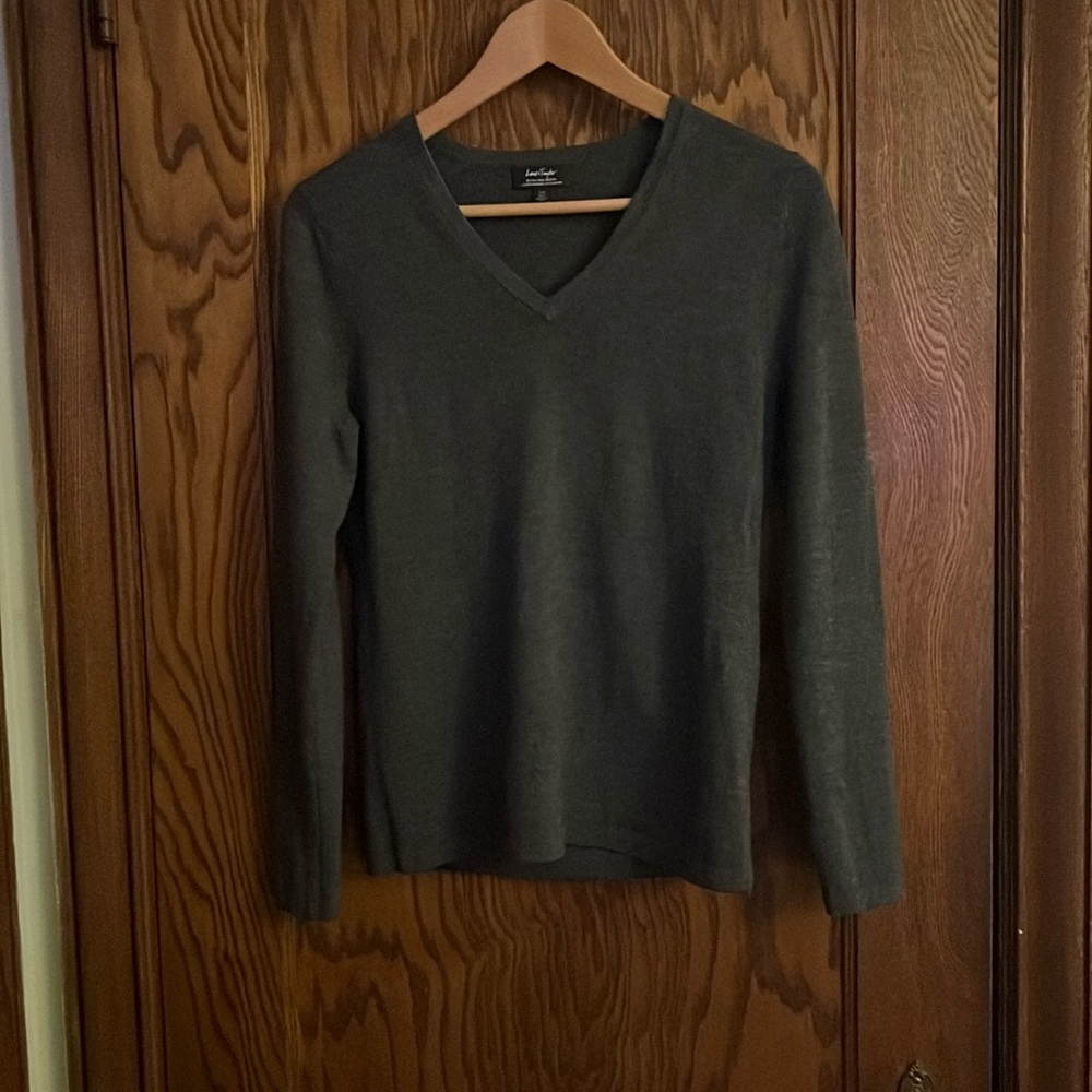 L&T fine merino wool v neck